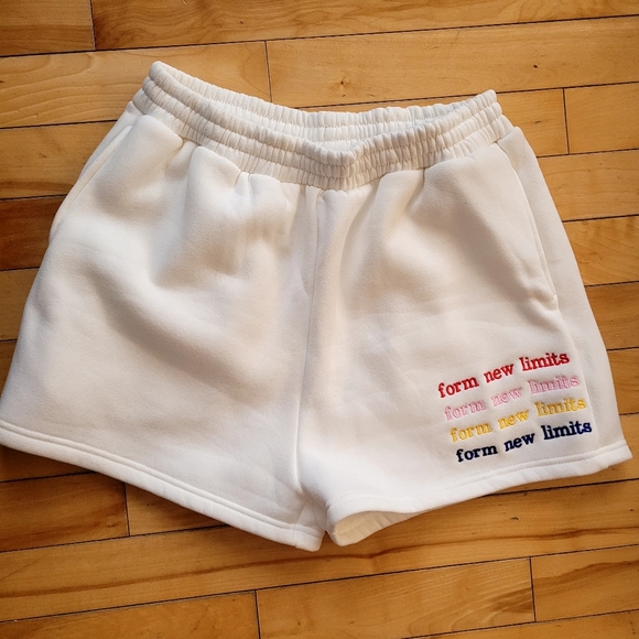 Core '20 Sweatshorts - Picture 2 of 4
